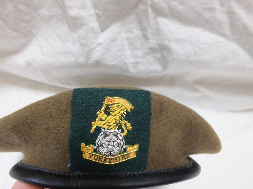 個人コレクション　イギリス軍　DPM迷彩　ヨークシャー連隊　ベレー帽、ジャケット、ステイブルベルト　軍曹階級章　セット　実物_画像8