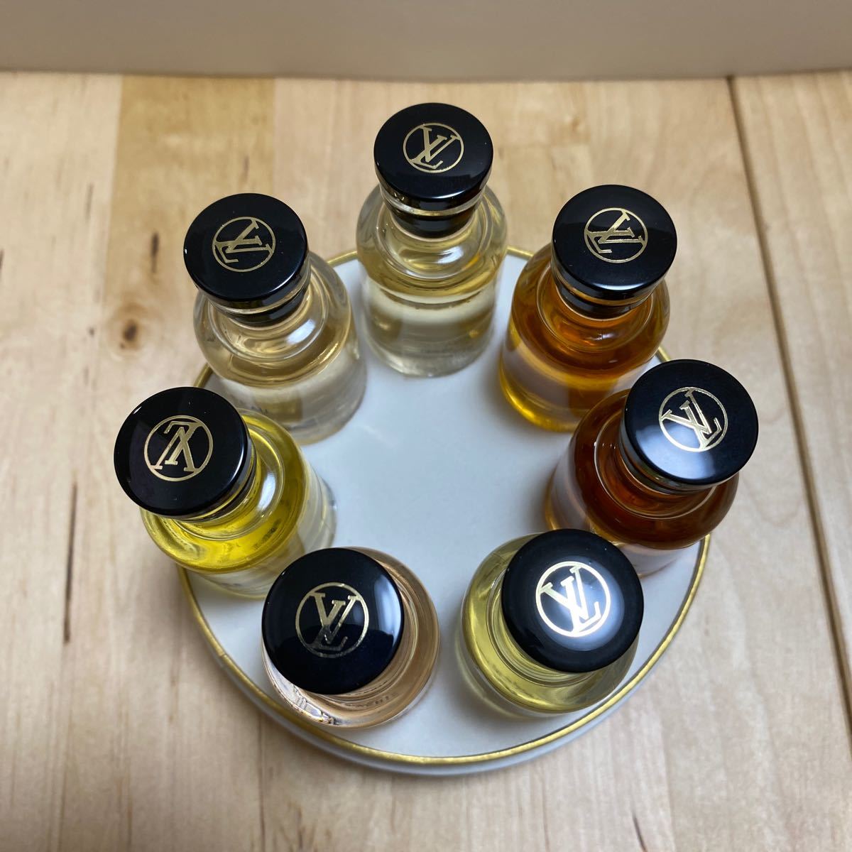 香水 ルイヴィトン ミニチュアセット オードパルファム 10ml×7本 香水 ルイヴィトン ミニチュアセット オードパルファム 10ml×7本