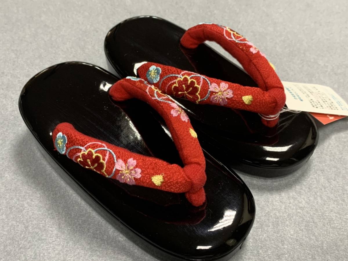 注目ブランドのギフト 七五三にも使える単品子供草履 刺繍鼻緒(16.5cm)三歳用 黒の台 3歳着物 注目ブランドのギフト 七五三にも使える単品子供草履 刺繍鼻緒(16.5cm)三歳用 黒の台 3歳着物