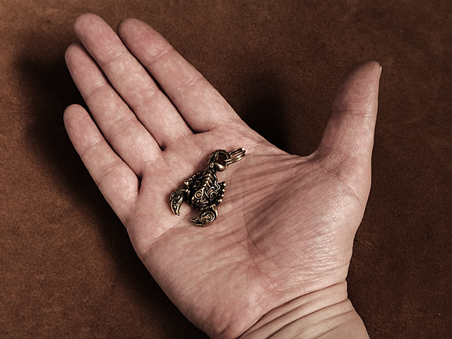 ダブルリング付き 真鍮 サソリキーホルダー（ミニサイズ） 蠍 さそり スコーピオン 星座 昆虫 ブラス 置物 ゴールド キーリング 