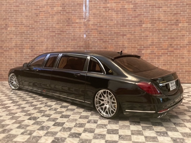 1/18 希少 メルセデス・マイバッハ S600 プルマン 黒色 ハーマン