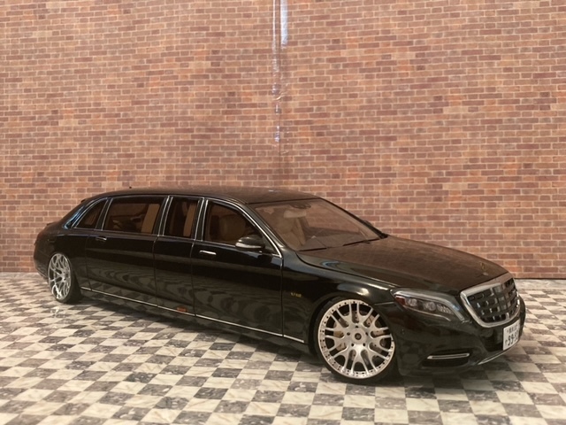 1/18 希少 メルセデス・マイバッハ S600 プルマン 黒色 ハーマン
