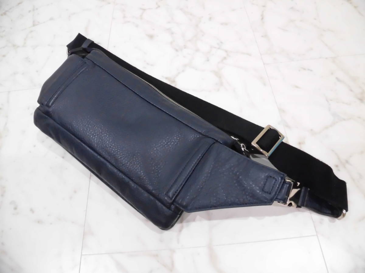 美品】 ブラックレーベルクレストブリッジ レザーボディバッグ