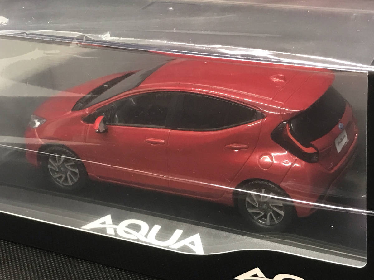 2021/7発売 新品 非売品 新型/最新型 トヨタ アクア_AQUA カラーサンプル 1/30ミニカー クリアケース付 エモーショナルレッドⅡ 3U5_画像3