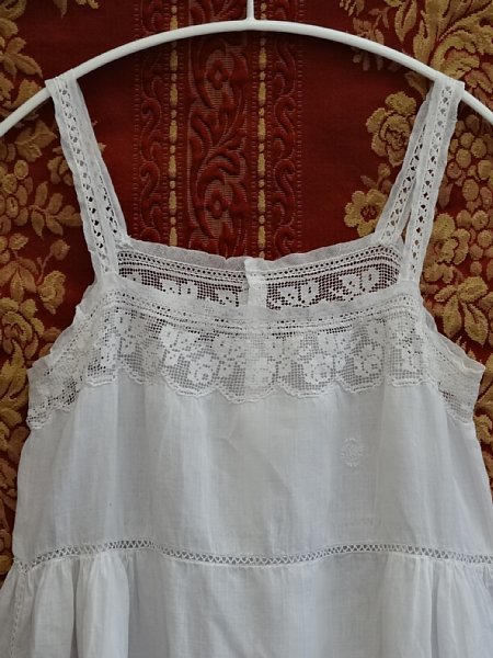 Grace antique France a-ru deco 1920 period cotton ., rose pattern. fire* race. long camisole height 76.5cm