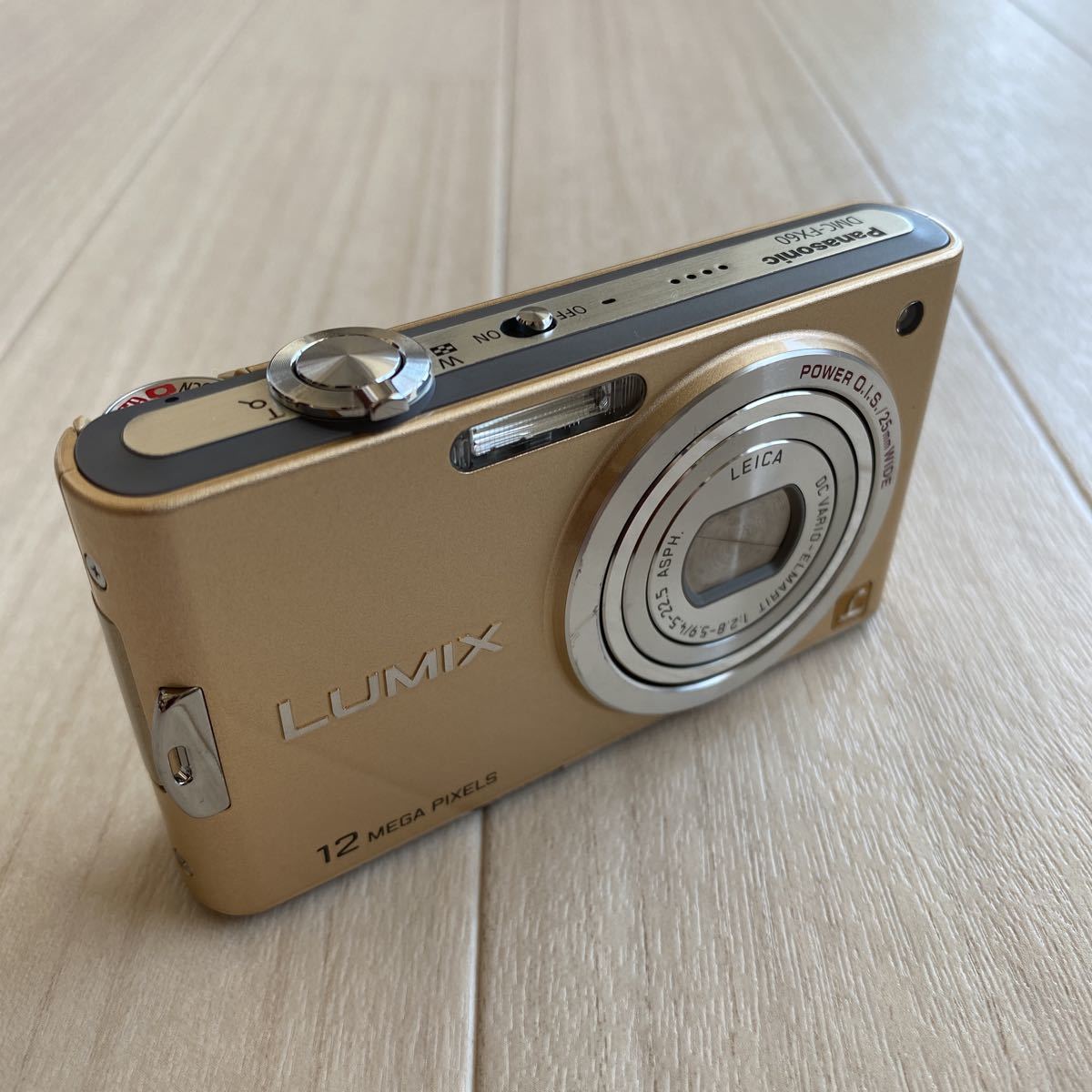 ●少々難あり Panasonic LUMIX DMC-FX60 パナソニック ルミックス デジタルカメラ デジカメ D246_画像2