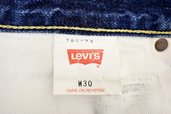 K-2793★美品★Levi's リーバイス 702-XX★日本製 ヴィンテージ復刻 濃紺デニム ビッグE 赤耳 シンチバック ストレートジーンズ W30_画像10