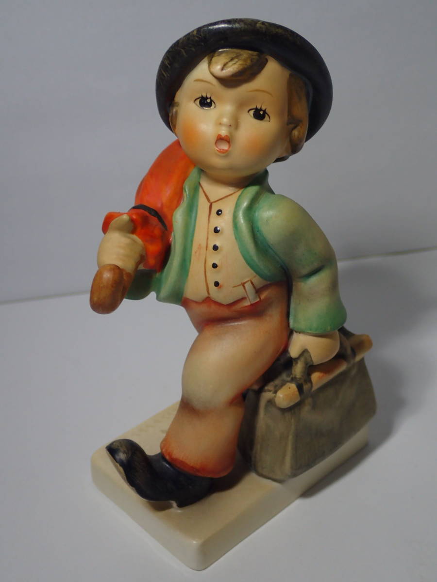 Goebel ゲーベル お出かけしている男の子 高さ約12.3㎝ フンメル 旅行 鞄 傘 少年 フンメル フンメル人形 [同梱可]_画像1