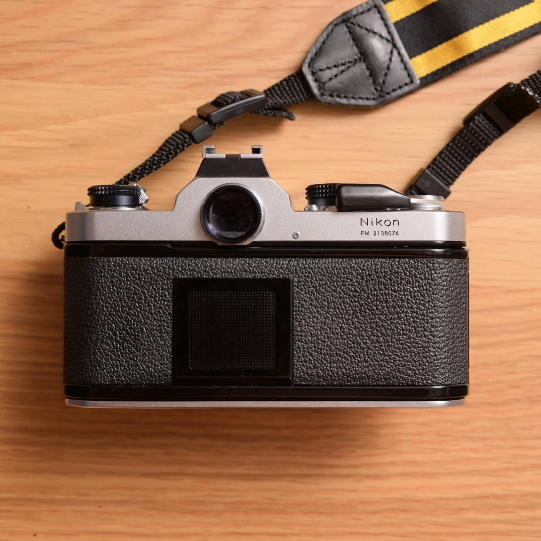 Nikon FM フィルムカメラ 美品 新品同様 ニコン ストラップ 電池付