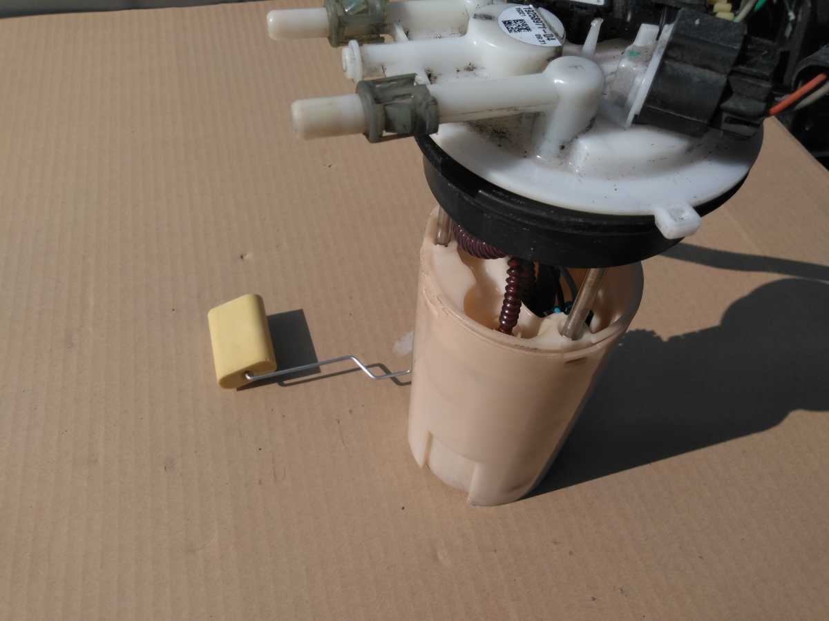  Escalade 03 fuel pump 6.0L standard body 