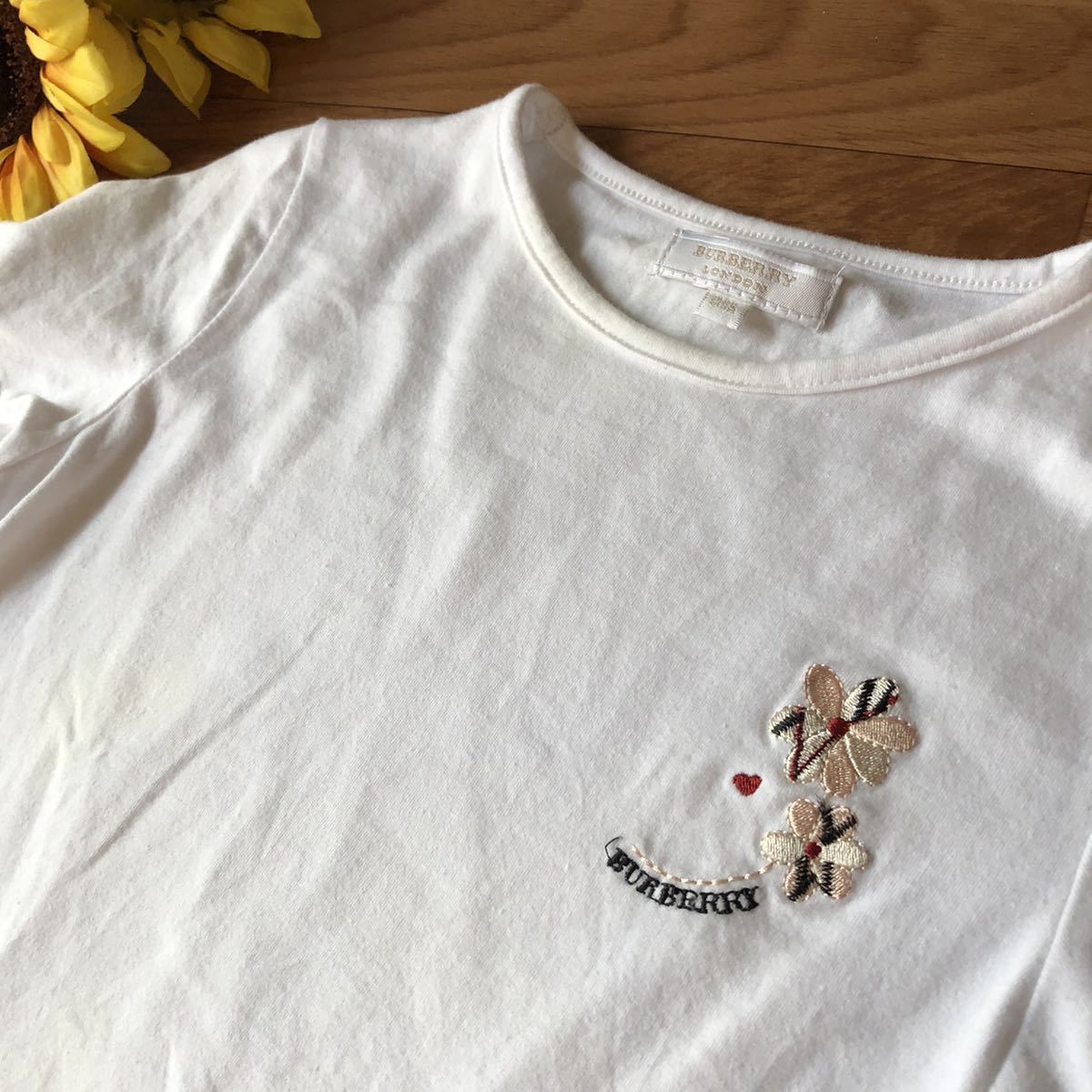 Burberry バーバリー 半袖Tシャツ 120 白 ホワイト ノバチェック フラワー 刺繍_画像2