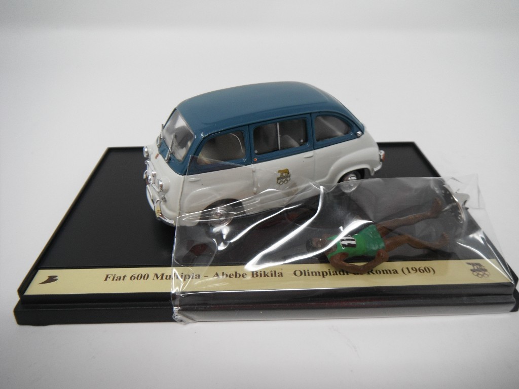豪奢な ■ BRUMMブルム『Fiat 600 Multipla -アベベBikila ローマオリンピック (1960) 白青 フィアット600ムルティプラ ダイキャストミニカー』 ブルム