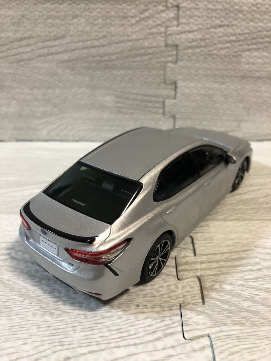 1/30 トヨタ 新型カムリ ハイブリッド WS CAMRY 前期 非売品 カラーサンプル ミニカー シルバーメタリック_画像2