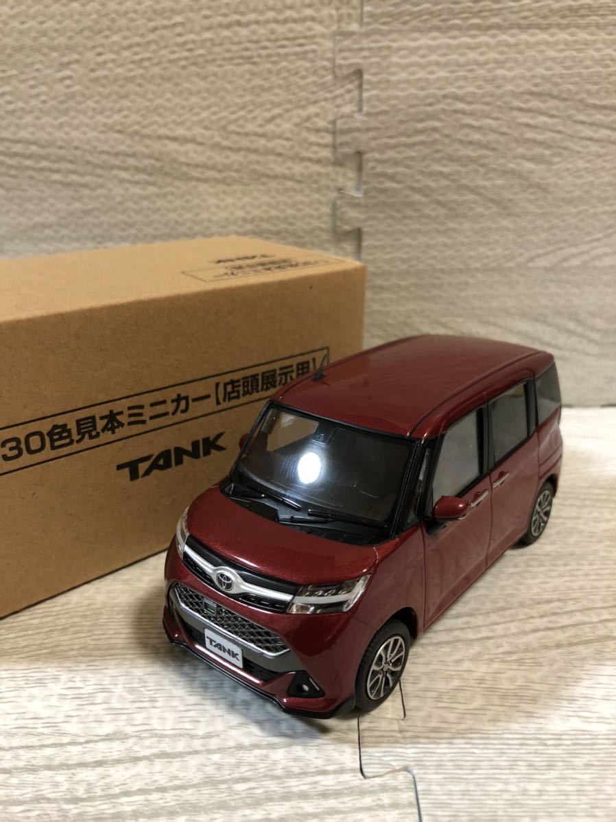 1/30 トヨタ 新型タンク TANK カラーサンプル 非売品 ミニカー ファイアークォーツレッドメタリック_画像1