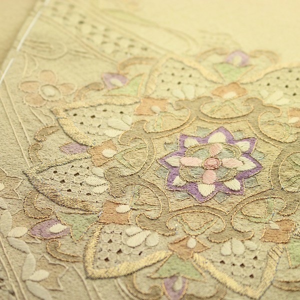 最高にエレガントな訪問着 【蘇州刺繍】【スワトウ刺繍】 華やかな