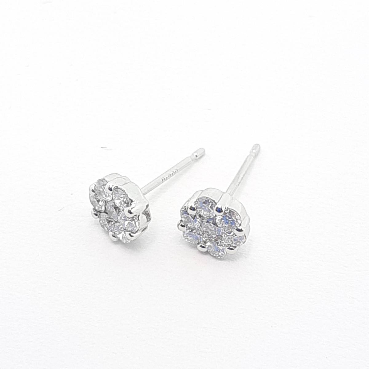 Pt900☆天然ダイヤ0.50ct☆ピアス☆11 シリコンキャッチ付き