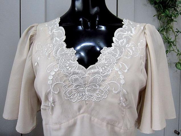 ピンキーガール　ワンピース　刺繍　バタフライスリーブ　リボン　_画像2