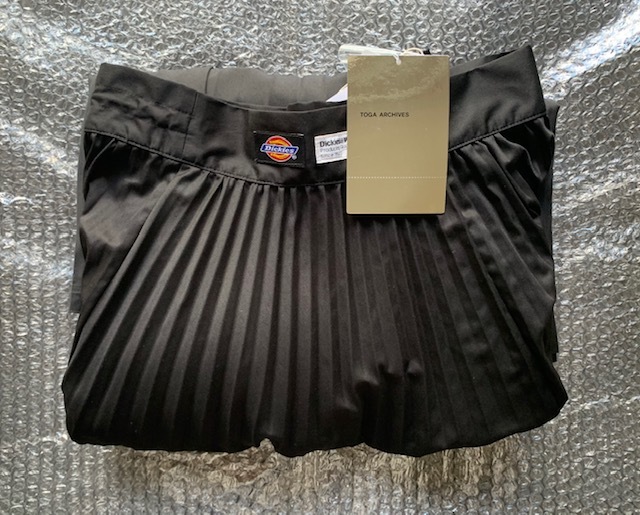 2021 TOGA × Dickies ディッキーズ コラボレーション PLEATED SKIRT スカート BLACK 黒 size: 38 新品未使用 即発送可 他多数出品中_新品未使用。手元に確保済、即発送可。