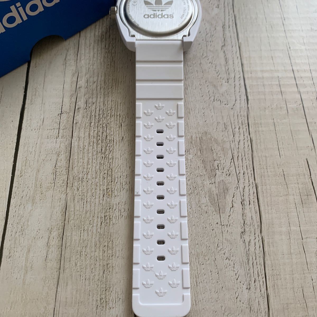 【adidas】（アディダス）ユニセックスアナログ文字盤シリコン腕時計