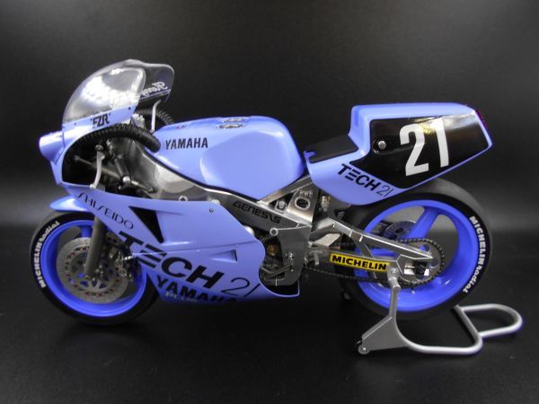 フジミ製 1/12 YAMAHA FZR750 TECH21 1985年鈴鹿8耐仕様 塗装済み完成
