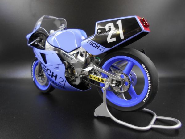 フジミ製 1/12 YAMAHA FZR750 TECH21 1985年鈴鹿8耐仕様 塗装済み完成