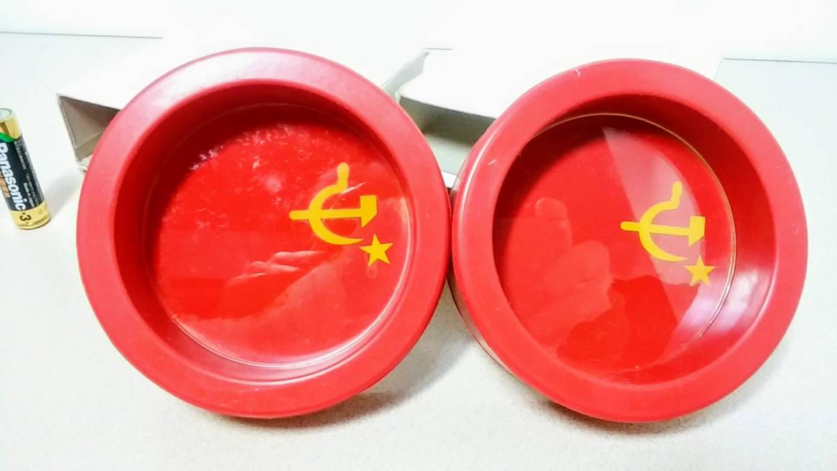 ソビエト連邦のマーク入り　真っ赤な灰皿(おそらく灰皿)・小物入れ　まとめて4個　未使用品・自宅保管品_画像1
