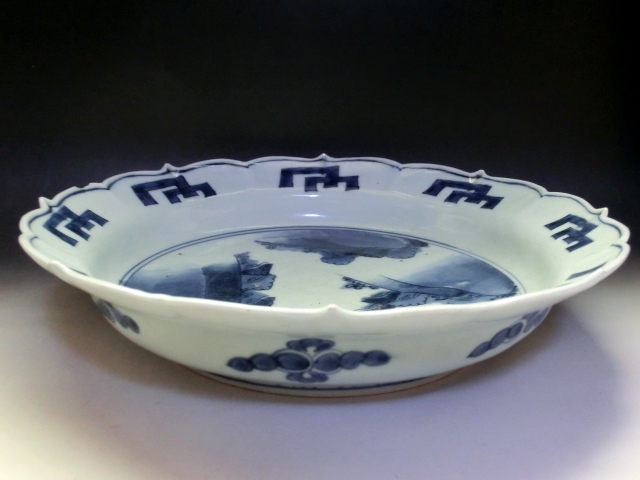 ５５％以上節約 大皿□中国青華染付花弁型山水図平皿【太明成化年製 