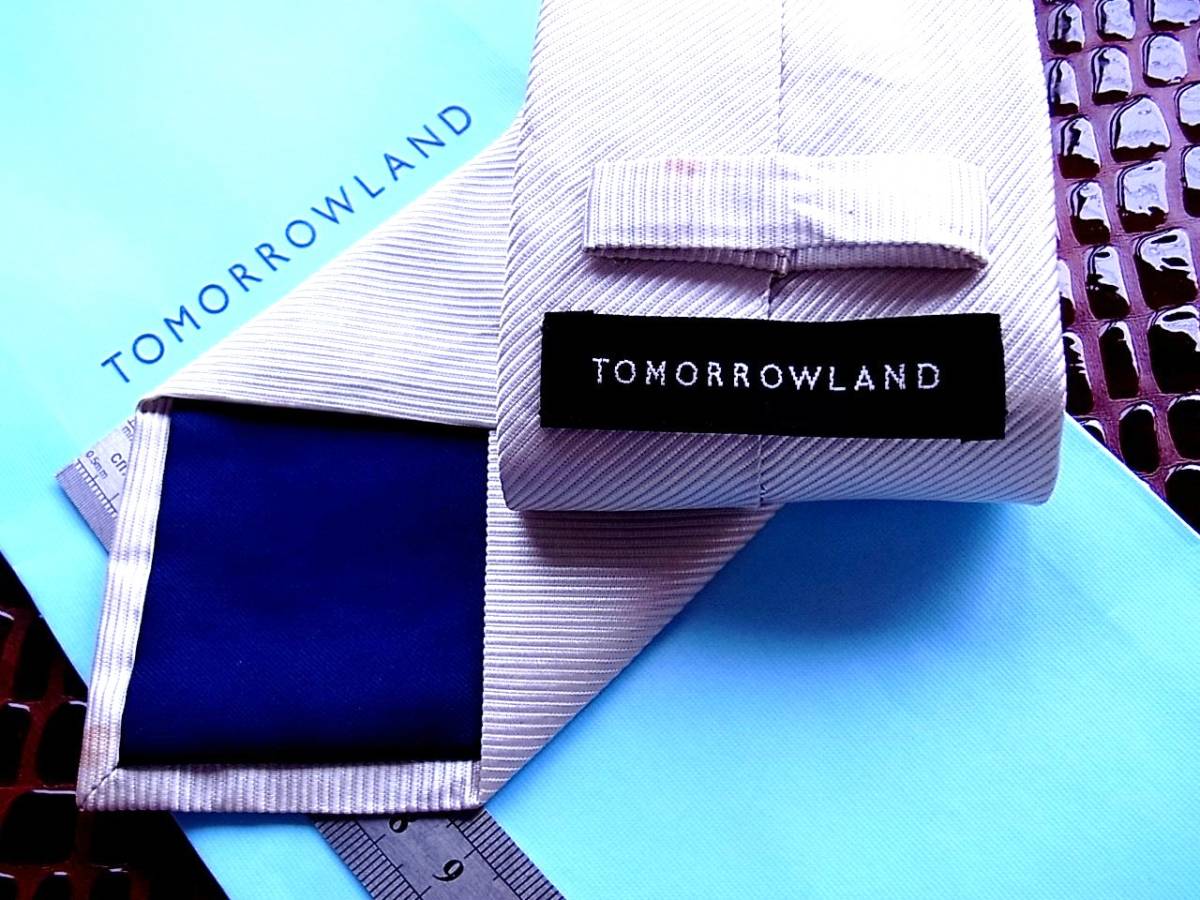 *E2553N* stock disposal SALE* Tomorrowland. necktie 