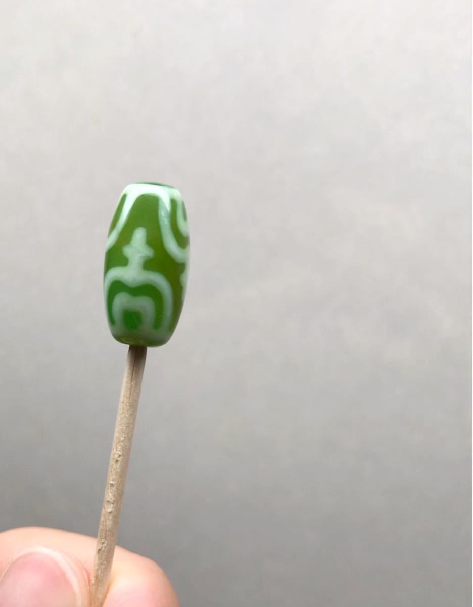 緑玉髄宝瓶天珠