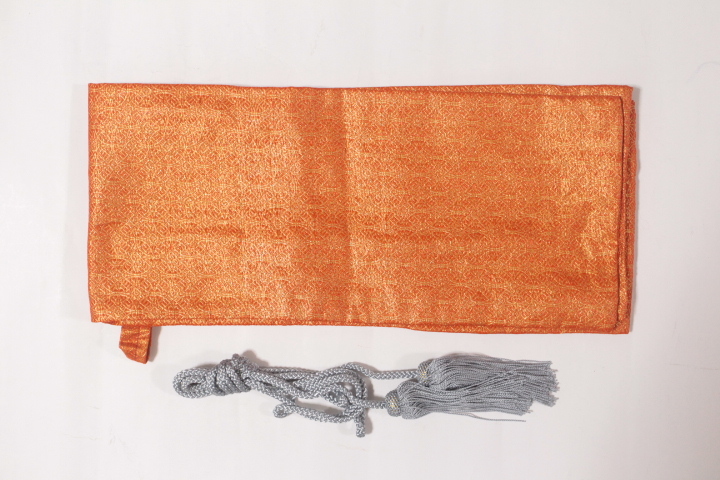 驚きの価格が実現 拵え袋 大刀用 オレンジ色 美しい 袋全長１３６cm×14㎝ 外装全長：１０６cm～１１２cmに適合 刀袋 中古品 日本刀 刀剣