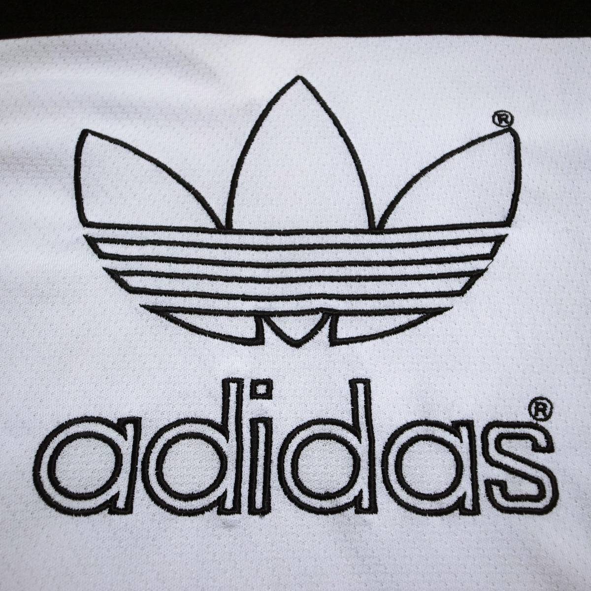 アディダス 90s ビンテージ シャツ 古着 adidas Tシャツ 白 黒 トレフォイル 三つ葉 背ロゴ デカロゴ_画像4