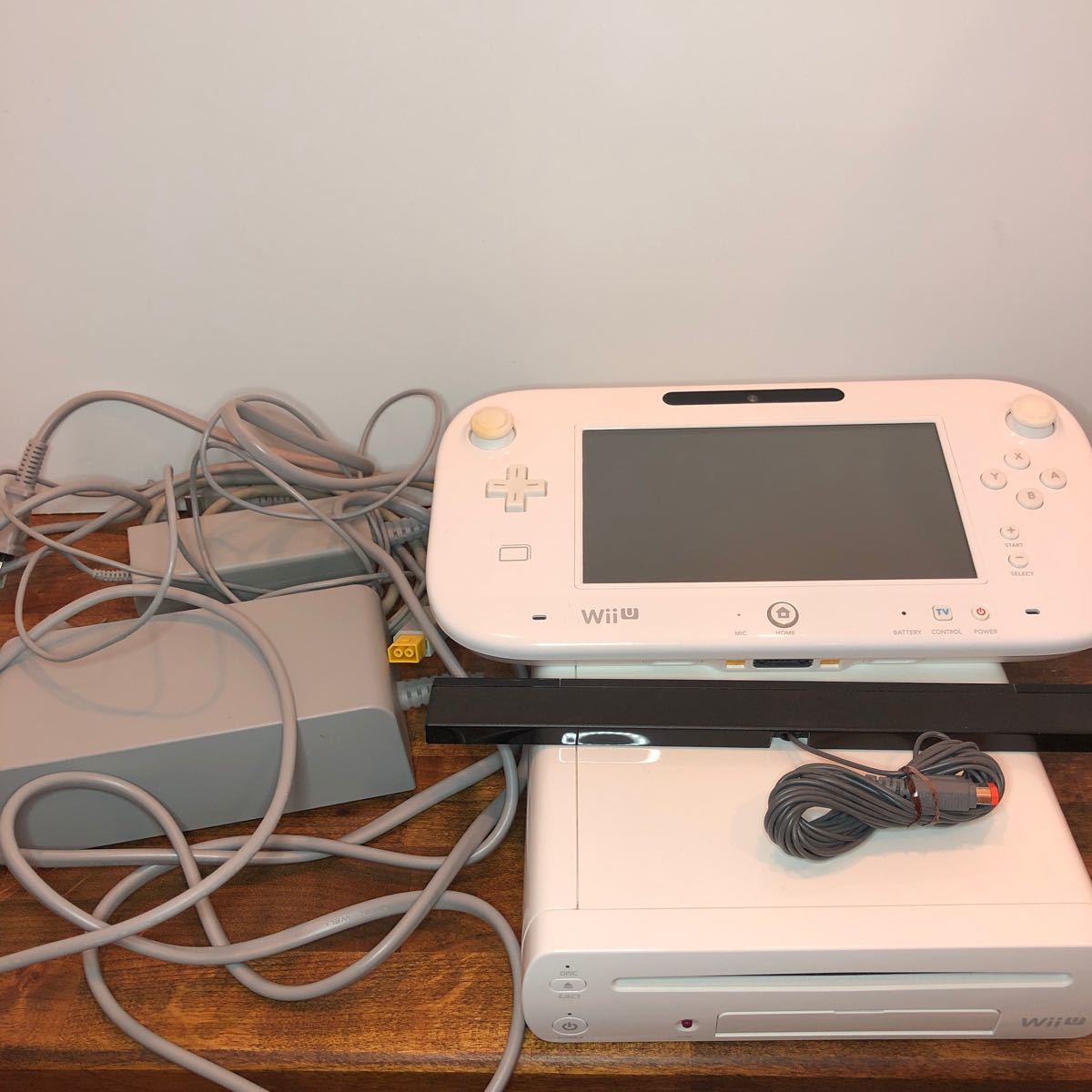 Nintendo WiiU シロ　8GB ケーブル難あり