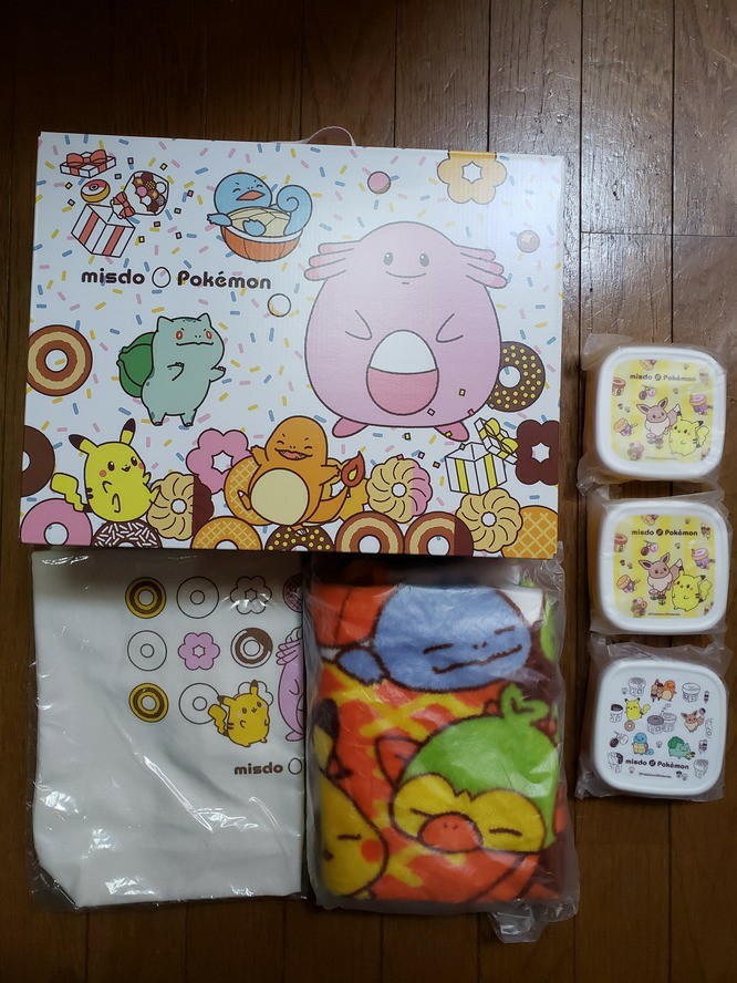 Paypayフリマ 未使用 ミスド福袋 ポケモン トートバッグ ブランケット タッパー3個 空箱 ミスタードーナツ 19 21 Paypayフリマ 未使用 ミスド福袋 ポケモン トートバッグ ブランケット タッパー3個 空箱 ミスタードーナツ 19 21