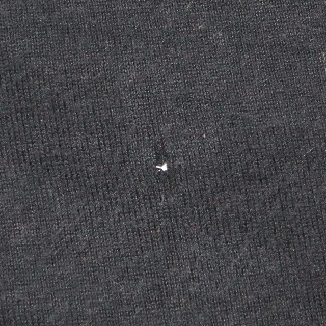 即決★BURBERRY BLACK LABEL★メンズ3≒L位 半袖コットンシャツ バーバリーブラックレーベル 廃盤 Tシャツ 黒×灰色 綿100% 三陽商会_小さな穴が開いています。