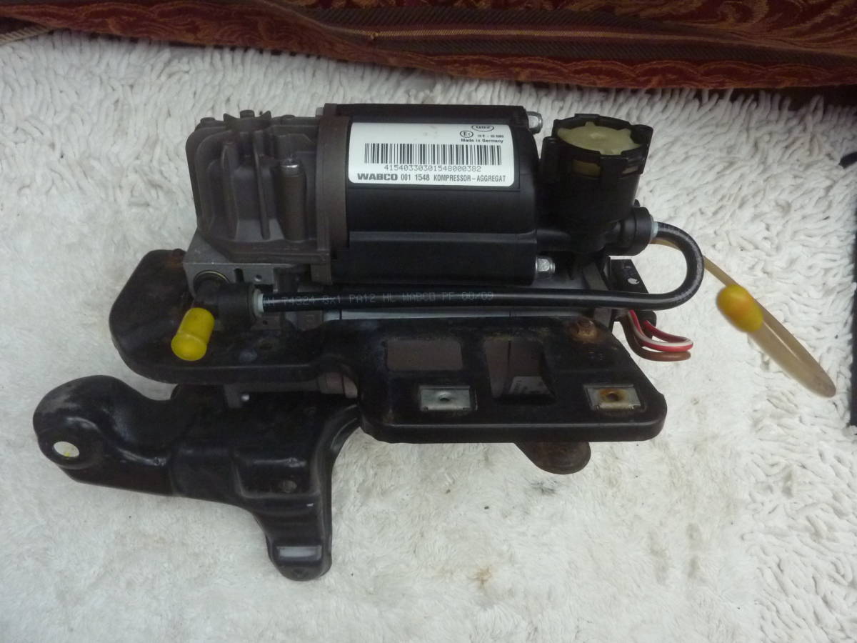 ベンツ　Ｗ２２０Ｓクラス　エアサスコンプレッサーユニット　A220 542 04 40 WABCO 001 1548 KOMPRESSOR-AGGREGAT 稼動品_画像1