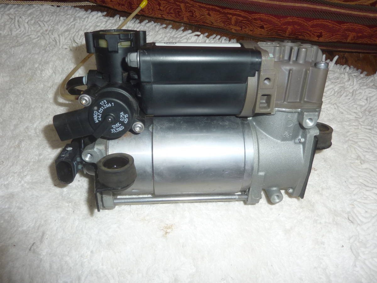 ベンツ　Ｗ２２０Ｓクラス　エアサスコンプレッサーユニット　A220 542 04 40 WABCO 001 1548 KOMPRESSOR-AGGREGAT 稼動品_画像5