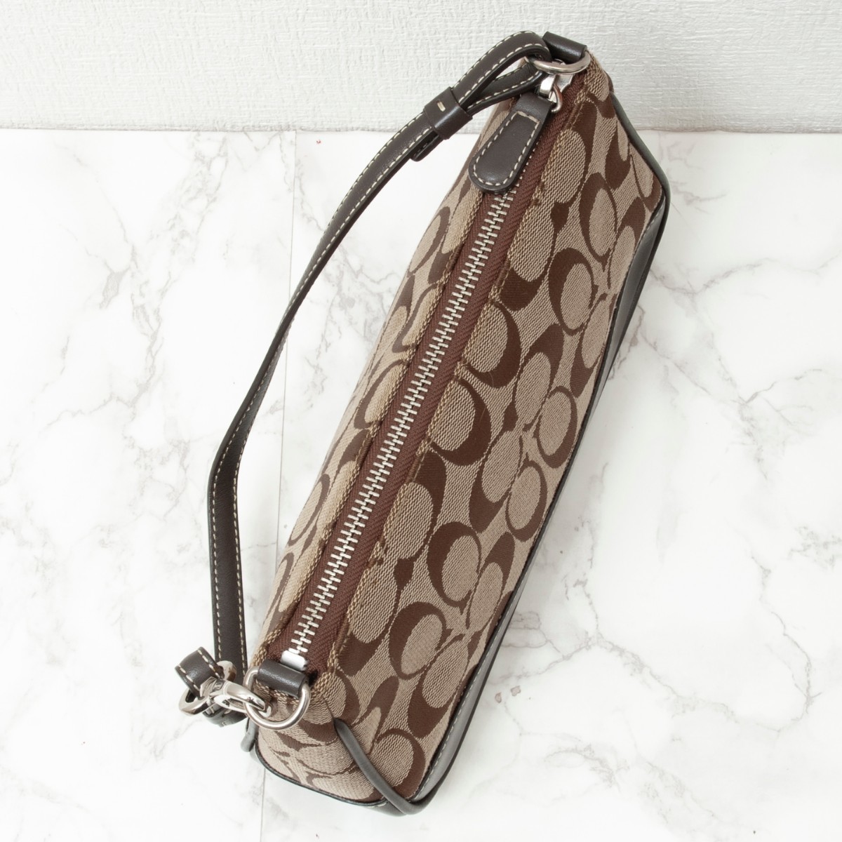 極美品】COACH(コーチ)シグネチャー アクセサリーポーチ 極美品】COACH(コーチ)シグネチャー アクセサリーポーチ