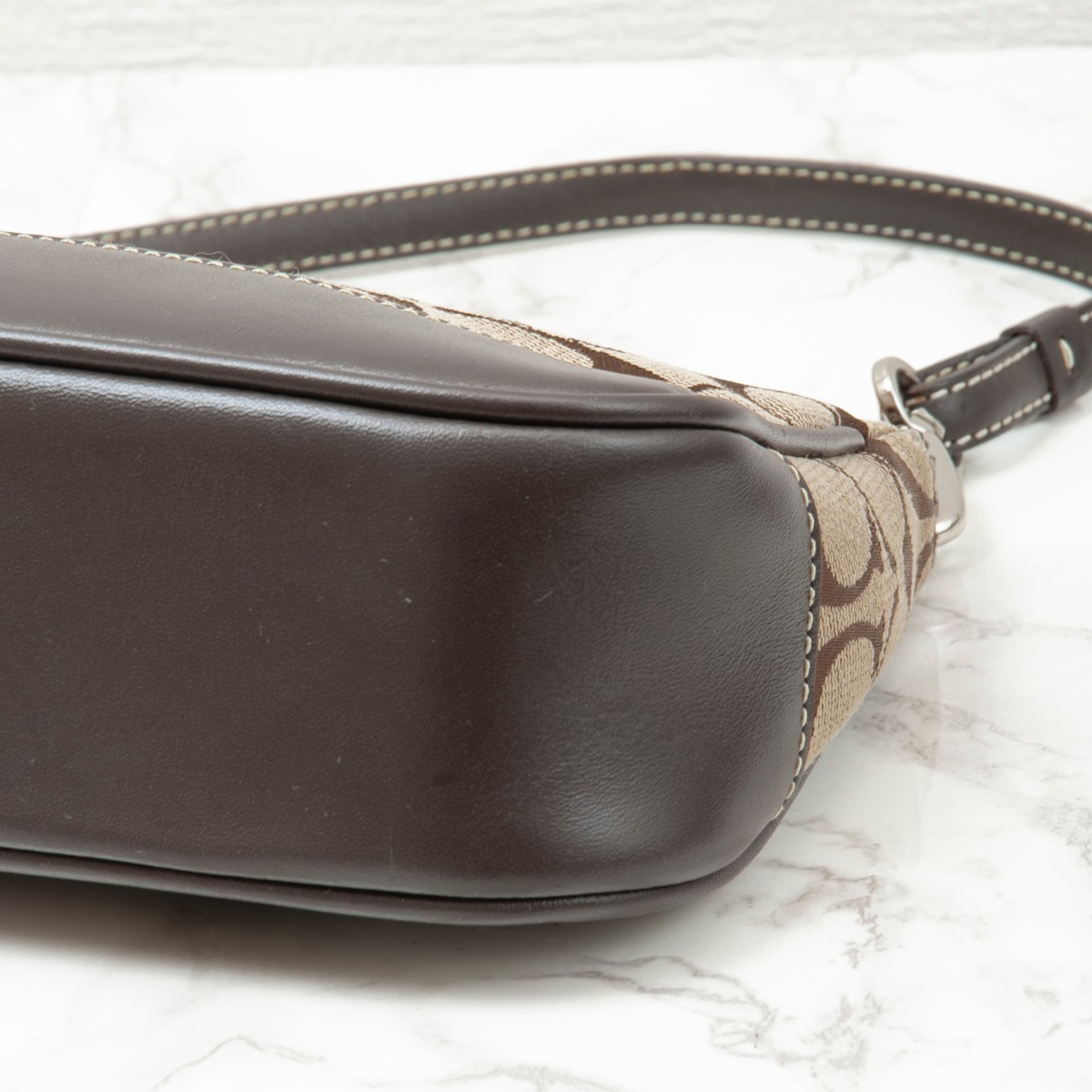 極美品】COACH(コーチ)シグネチャー アクセサリーポーチ 極美品】COACH(コーチ)シグネチャー アクセサリーポーチ