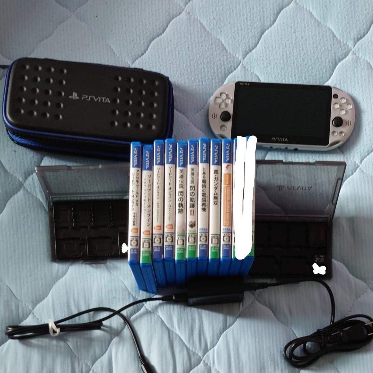 PS Vita PCH-2000とソフトセットとメモリーカードセット