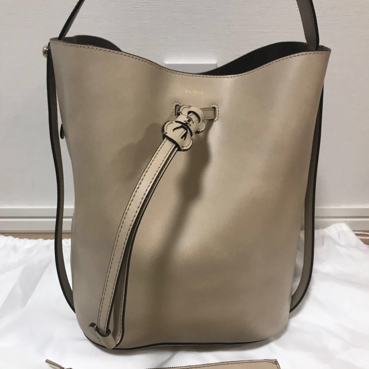 フルラ ヴィットリア ショルダーバッグ ベージュ