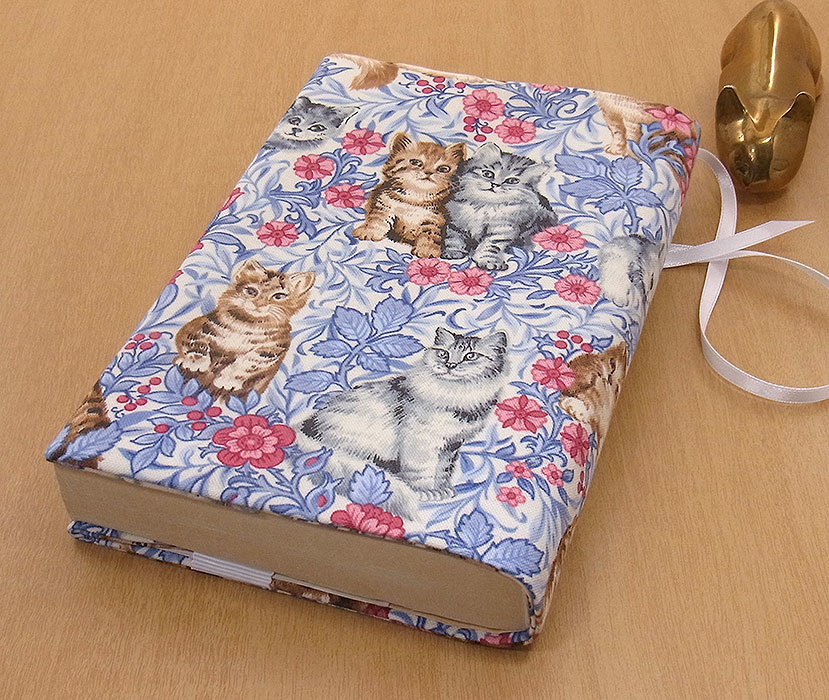 01 B ручная работа библиотека книга@② обложка для книги чтение дом считывание нравится Британия оттенок голубого розовый. маленький цветок симпатичный кошка .. кошка cat подарок подарок 
