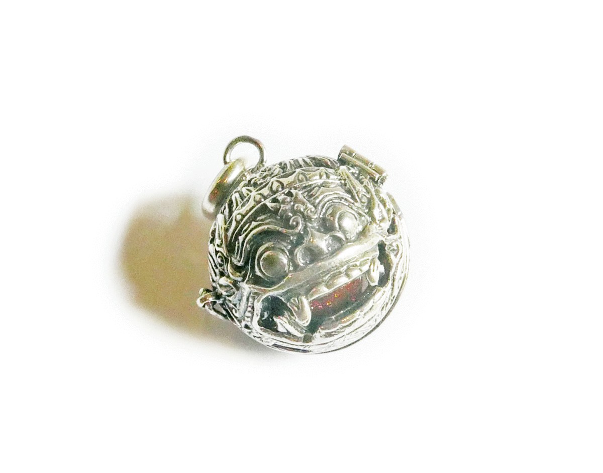 ［Silver925］バリ島の神様バロンの中身が取り出せるオープンタイプ・シルバーペンダント（ゴールデンサンドストーン ）大切なものを中に♪