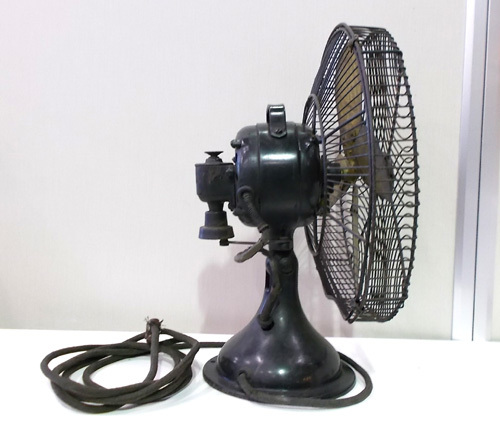 希少 古い扇風機 Shibaura Engineering 芝浦 12inch A.C.Electric Fan 4羽根 ジャンク扱い 東芝 札幌市東区 新道東店_画像2