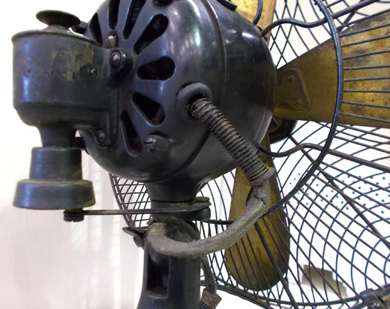 希少 古い扇風機 Shibaura Engineering 芝浦 12inch A.C.Electric Fan 4羽根 ジャンク扱い 東芝 札幌市東区 新道東店_画像6