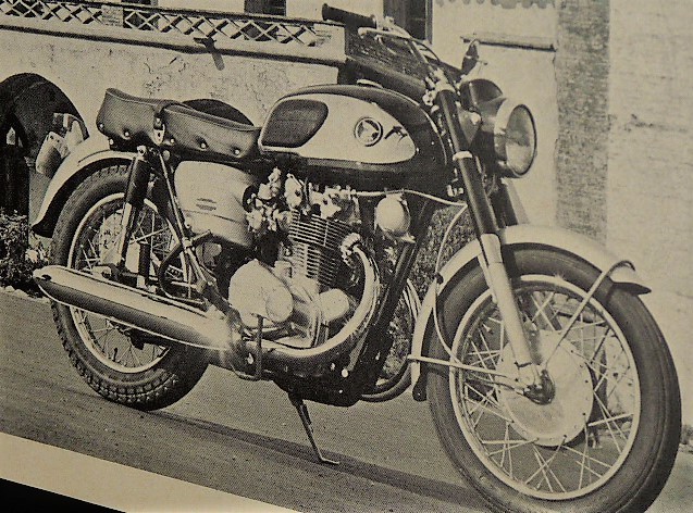 1966年 USA 60s vintage 洋書雑誌記事 額装品 Honda CB450 ホンダ / ガレージ 店舗 看板 装飾 ( A4size A4サイズ)_画像4