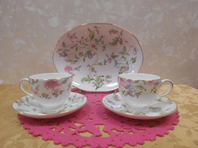  WEDGWOOD 　スウィートプラム カップ＆ソーサー　オーバルディッシュ プレート ３点set　未使用 　_画像1