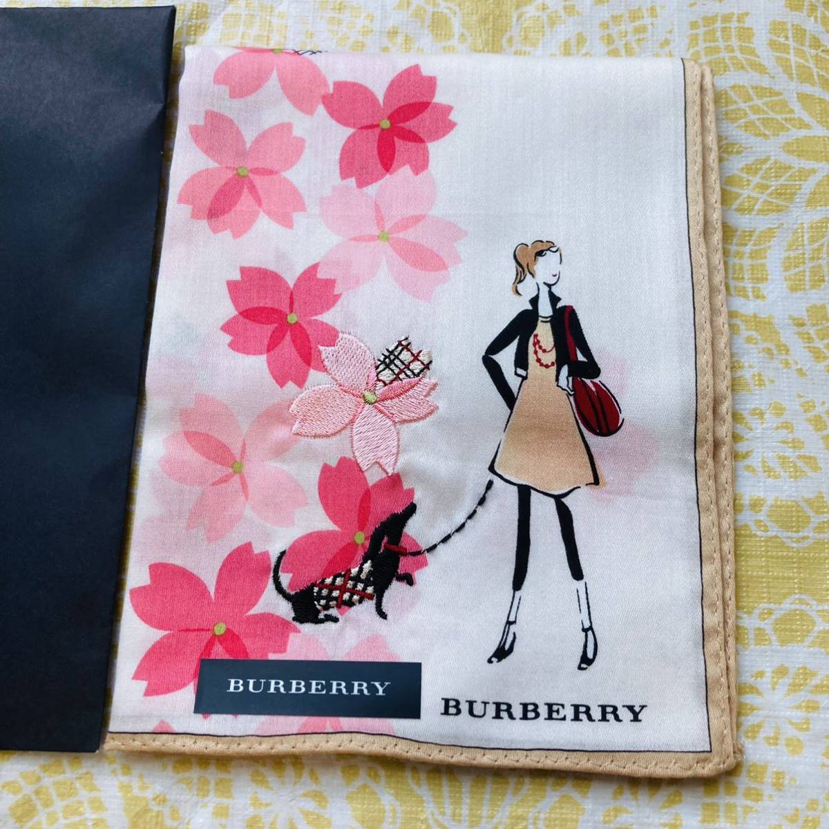 新品/BURBERRY/女の子/ハンカチ/正規品/綿100%/未使用/即決あり/匿名発送/バーバリー/ノバチェック/女性/犬/ピンク/桜/さくら/ダックス_画像2