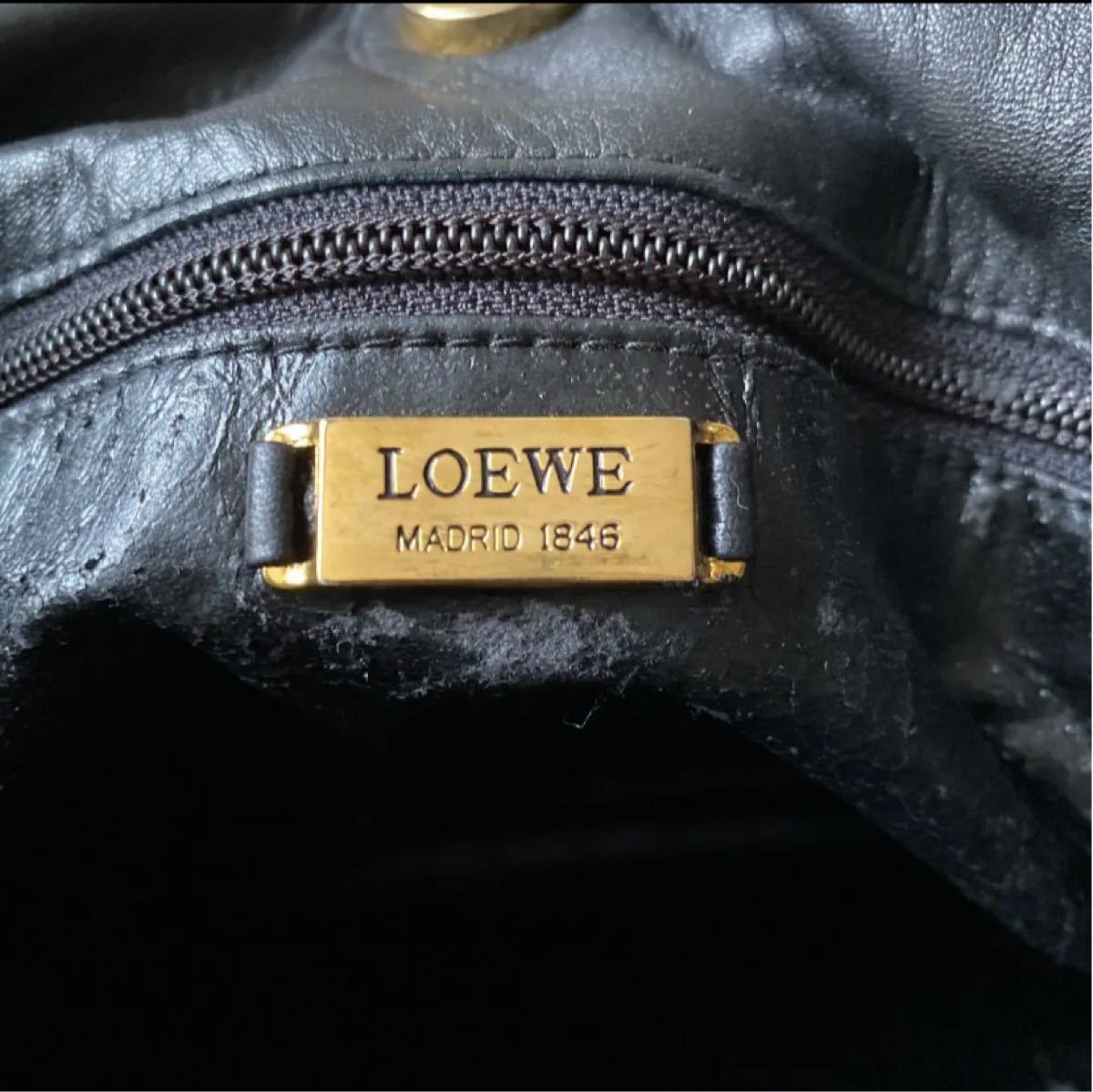 LOEWE ロエベ ショルダーバッグ 巾着バッグ アナグラム ロゴ ナッパレザー クロスボディ 斜め掛け ブラック 黒