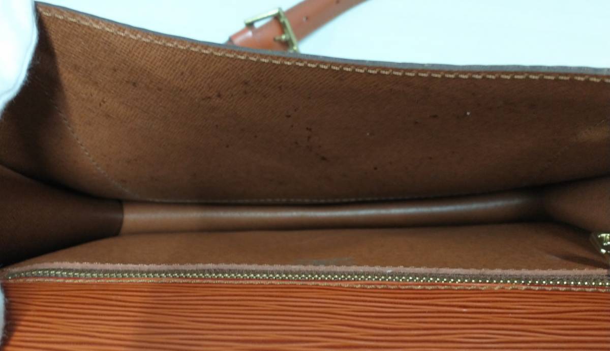 LOUIS VUITTON ヴィトン エピ ビファス 2WAY ショルダーバッグ ケニア