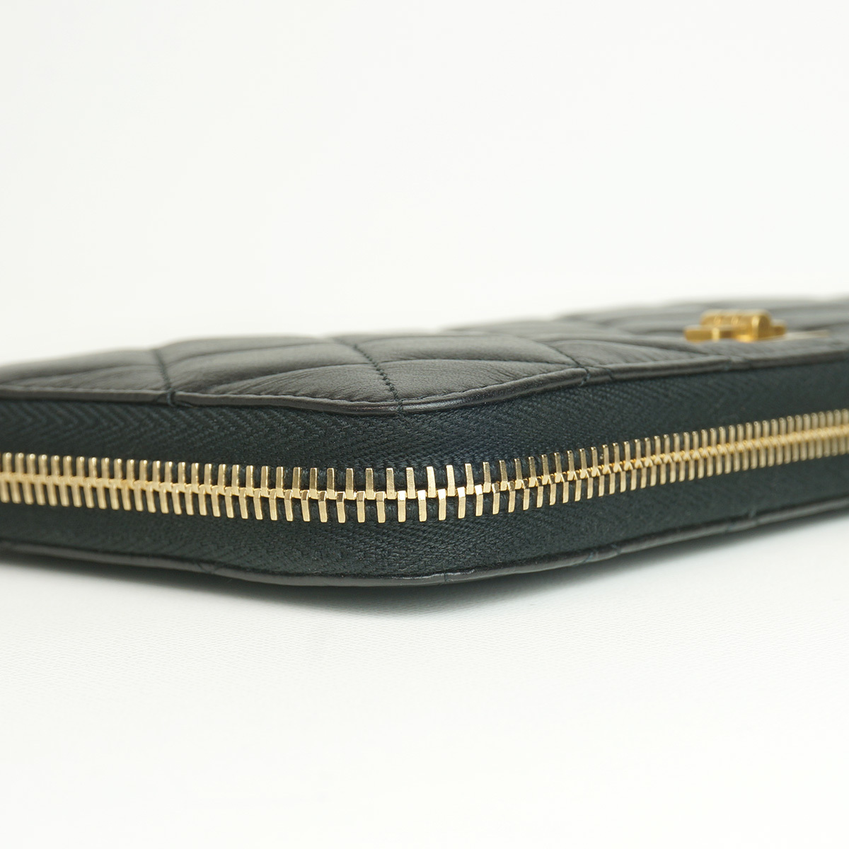 CHANEL シャネル 2.55 マトラッセ ラウンドファスナー長財布 黒×GP
